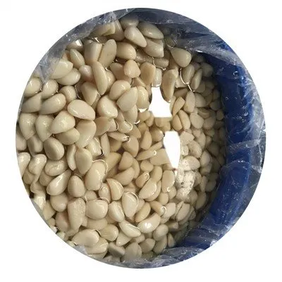 ব্রিনে আচারযুক্ত রসুনের লবঙ্গ